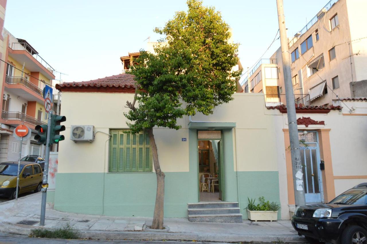 Appartamento Pireas Port Next To Metro Artistic House Esterno foto