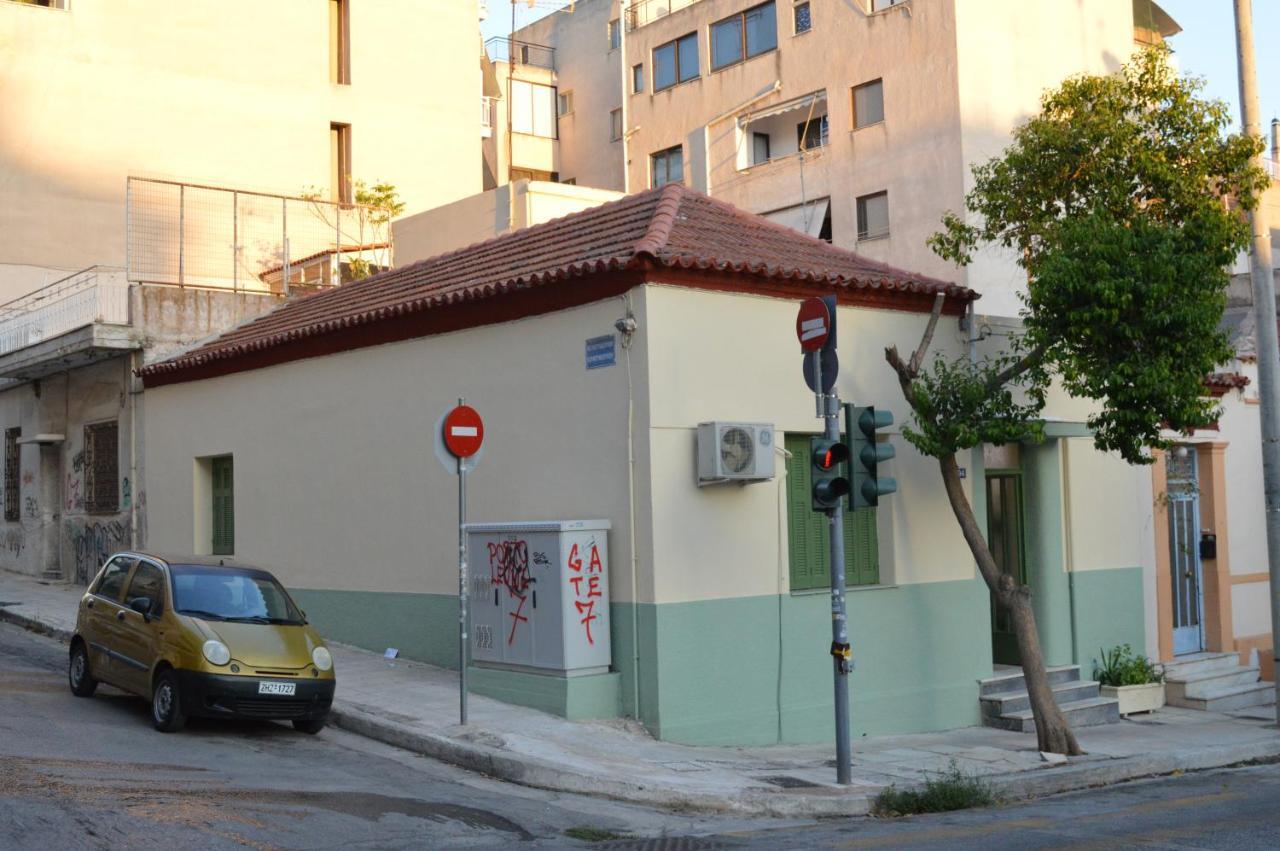 Appartamento Pireas Port Next To Metro Artistic House Esterno foto