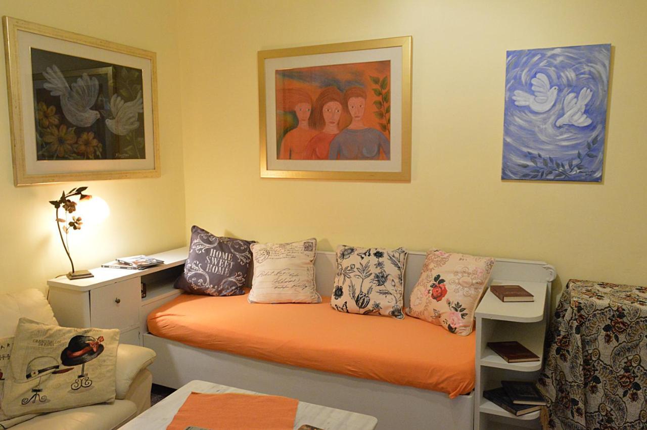 Appartamento Pireas Port Next To Metro Artistic House Esterno foto