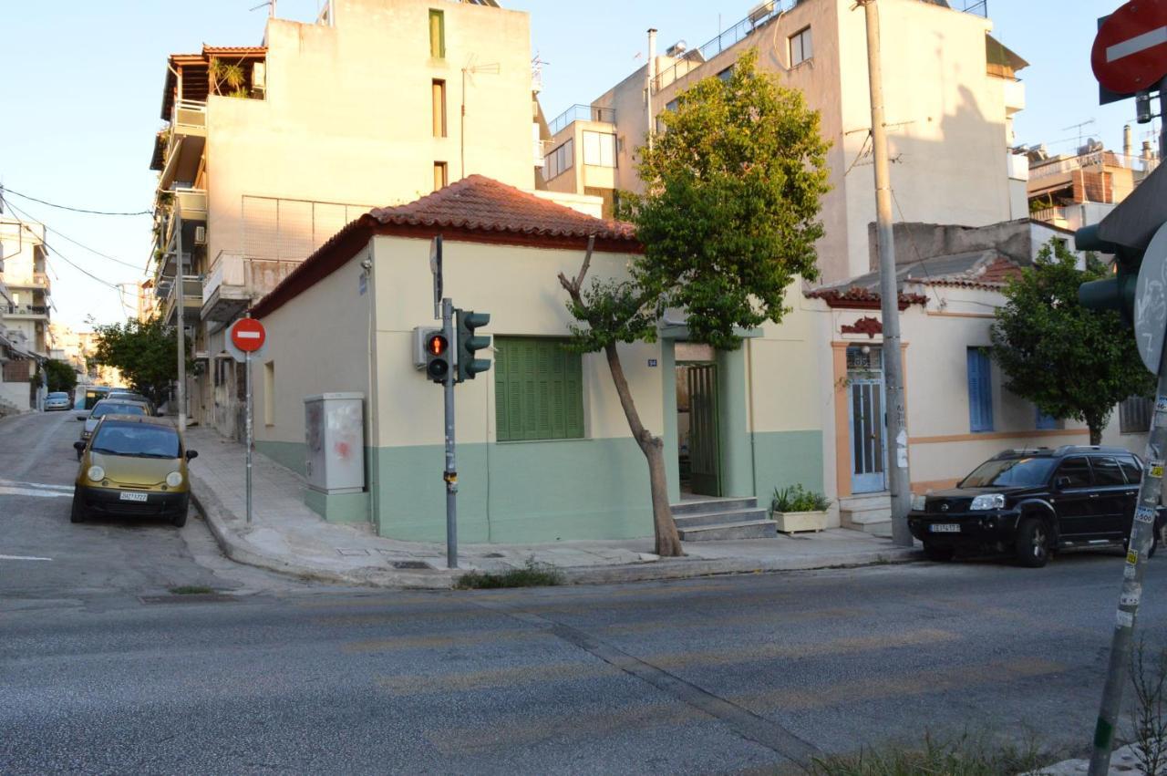 Appartamento Pireas Port Next To Metro Artistic House Esterno foto
