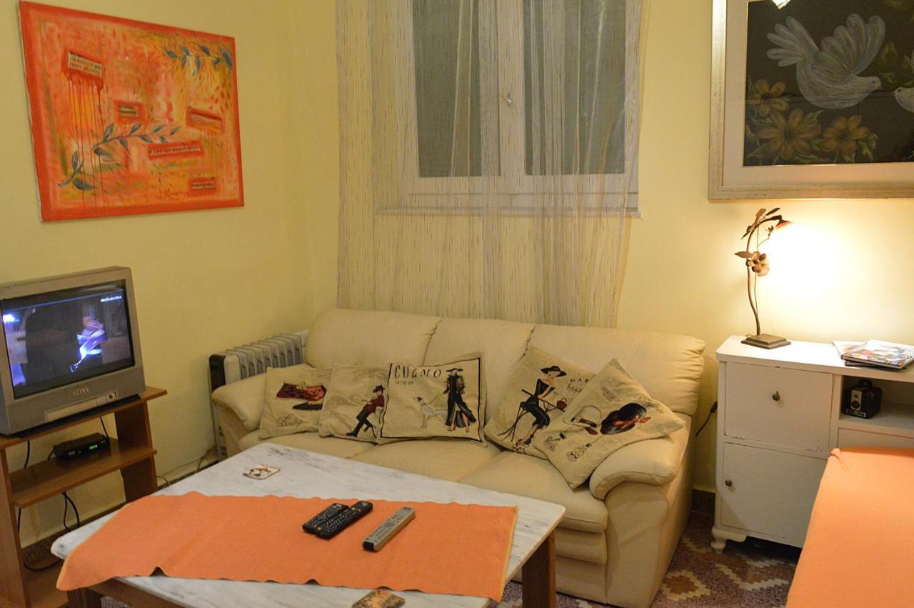Appartamento Pireas Port Next To Metro Artistic House Esterno foto